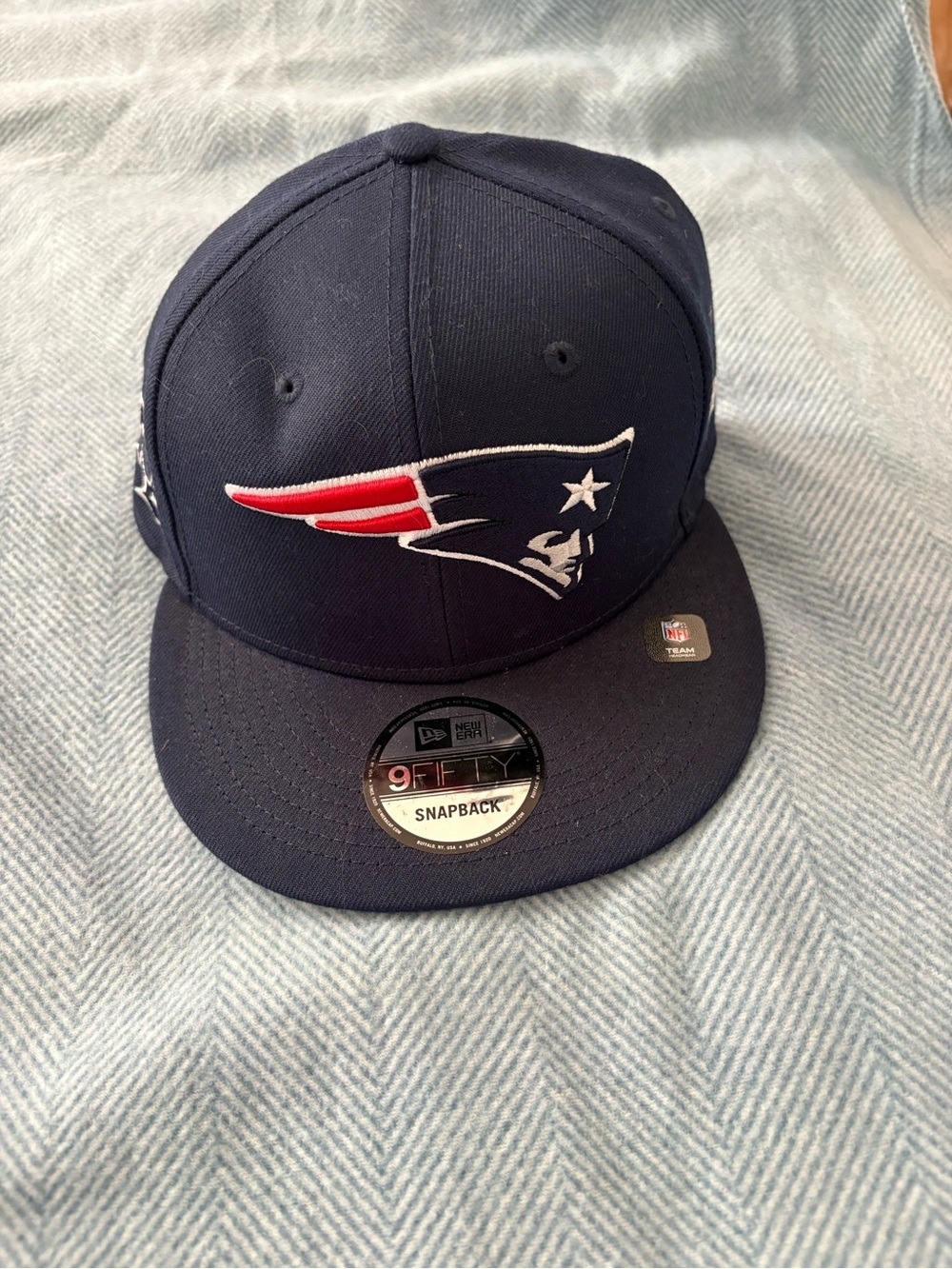 New Era Navy and Red Team Logo 9FIFTY Snapback